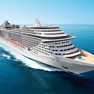 MSC Divina navegando