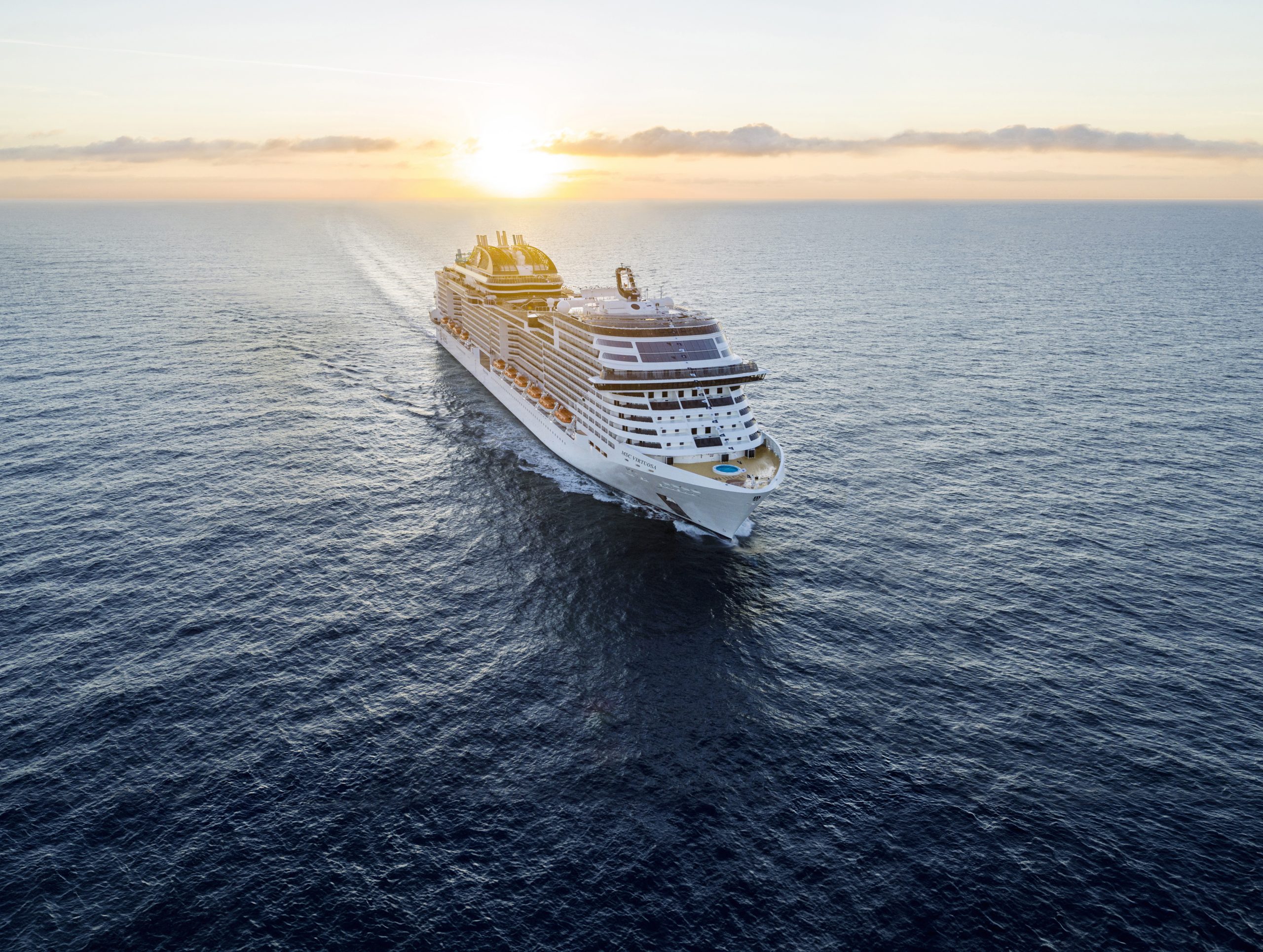 MSC Virtuosa navegando em alto-mar
