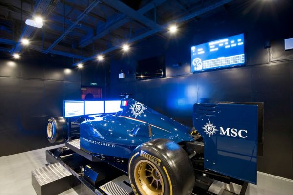 MSC Divina - Simulador de Formula 1